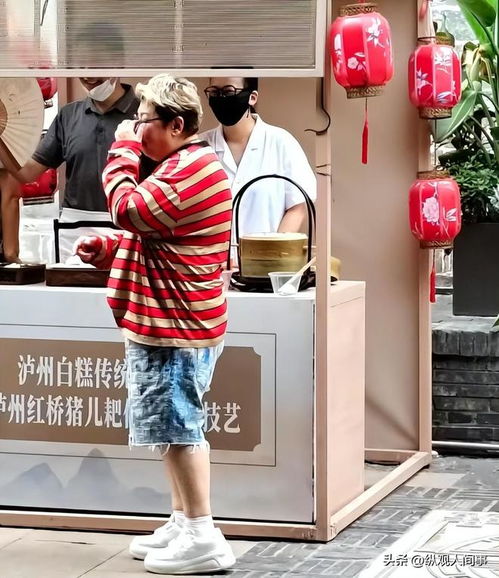 韓紅低調逛地攤被偶遇，休閑打扮引網友熱議